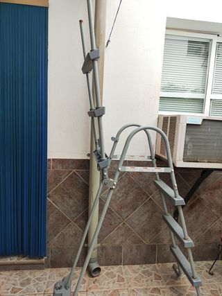 Escalera  piscina de hasta 110cm de altura.