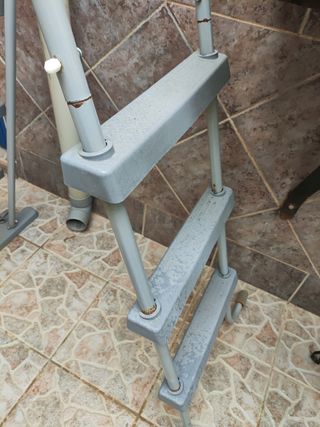 Escalera  piscina de hasta 110cm de altura.