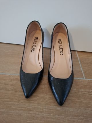 Zapatos de salón negros piel