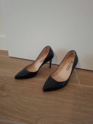 Zapatos de salón negros piel