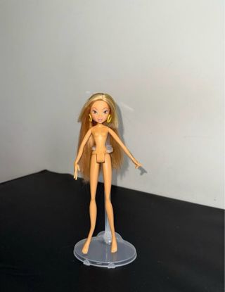 Muñeca Flora Winx Club SIN PENDIENTES