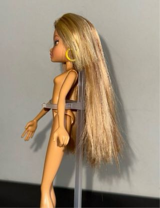 Muñeca Flora Winx Club SIN PENDIENTES