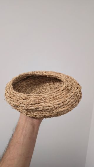 Cesto em ráfia natural