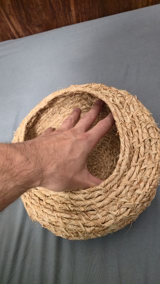 Cesto em ráfia natural