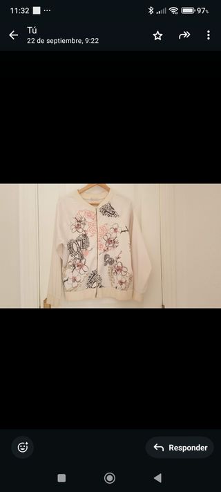 Bomber rosa y blanco con flores
