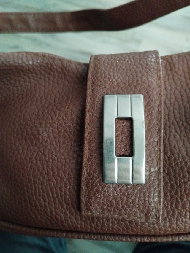 Bolso de hombro marrón