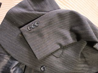 Traje chaqueta y pantalón gris