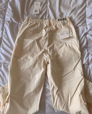 Pantalones cargo Bershka beige SIN ESTRENAR