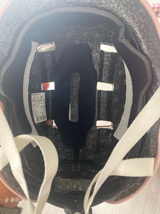 Casco rosa Decathlon talla 33