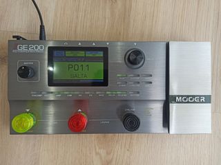 Mooer GE200 Amplificador Multiefectos