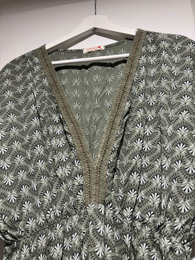 Vestido largo estampado con detalles