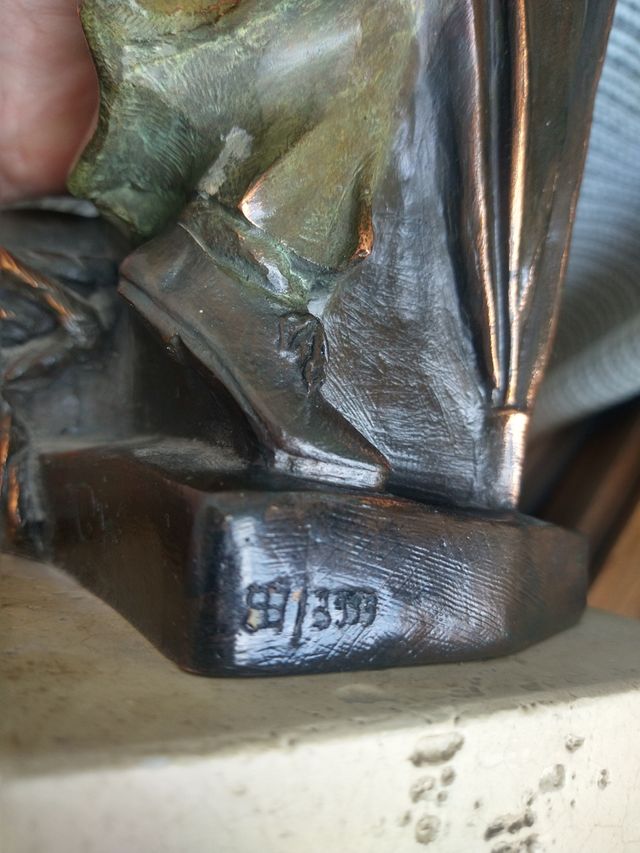 Escultura bronce Equipo Miro