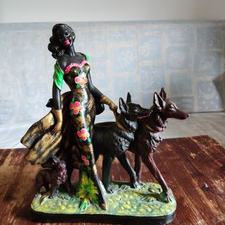Lote 2 figuras vintage mujeres con perro y cantaro