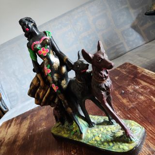 Lote 2 figuras vintage mujeres con perro y cantaro