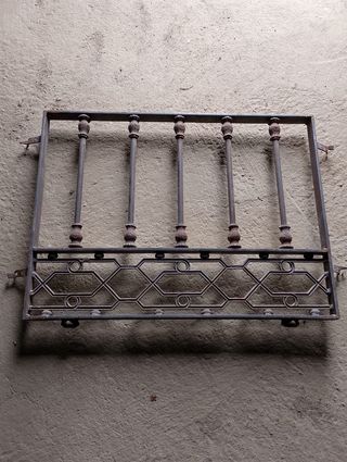 Reja de ventana de hierro forjado