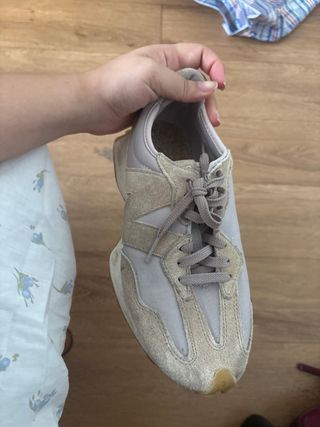 Tenis New Balance Morado y Beige