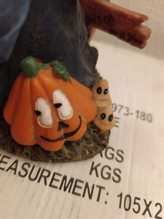 Figura Bruja Halloween con Calabaza y Fantasmas