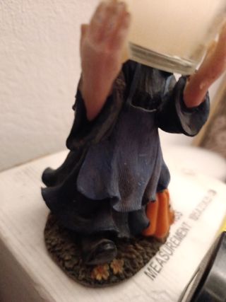 Figura Bruja Halloween con Calabaza y Fantasmas