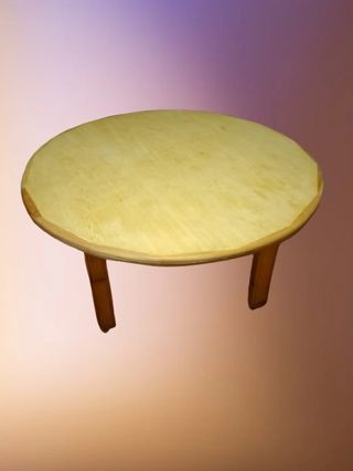 Mesa de madera redonda con ruedas