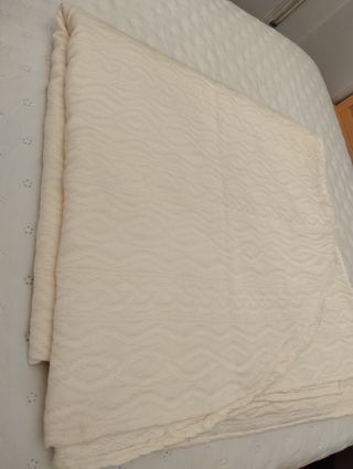 Colcha Cama 90 en tono marfil