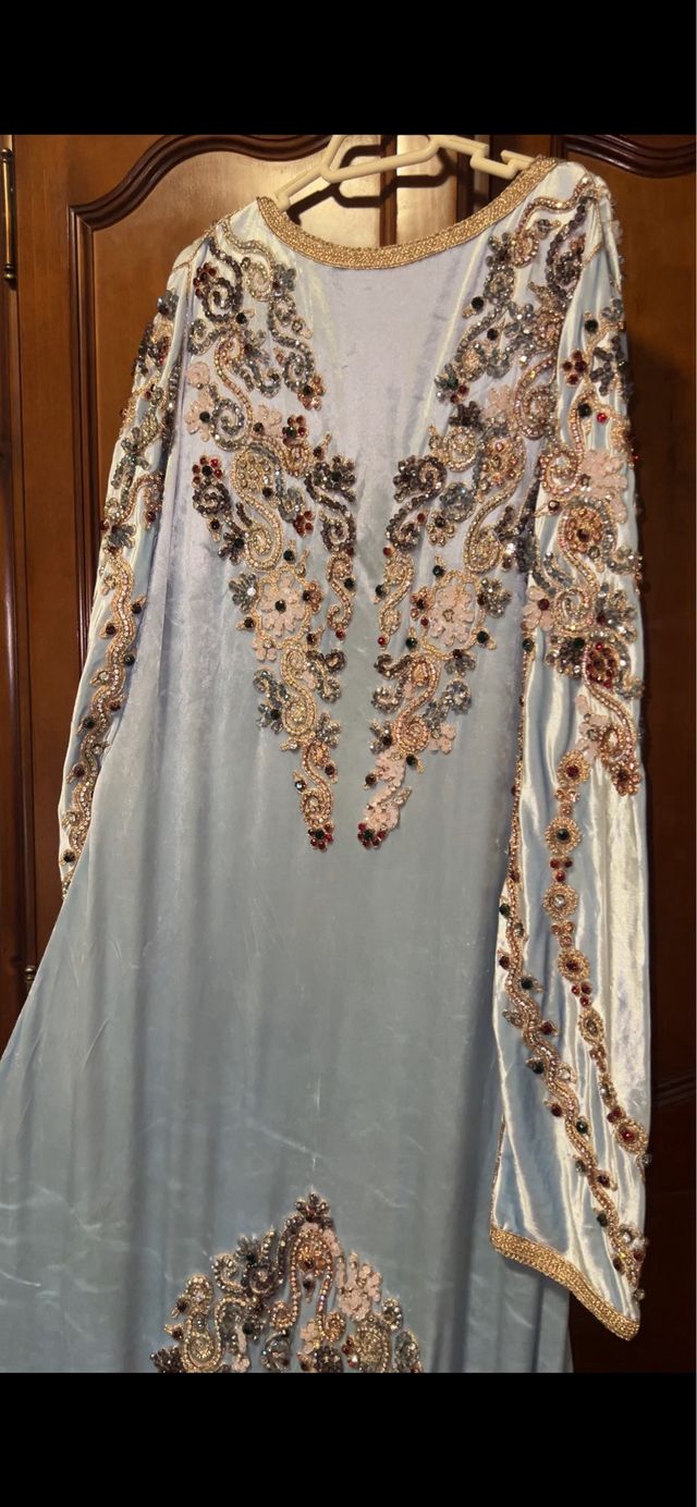 Caftán Marroquí Bordado Azul y Dorado