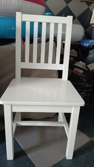 Silla de madera blanca para escritorio