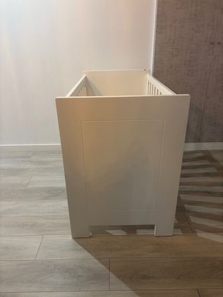 Cuna de madera blanca con colchón 