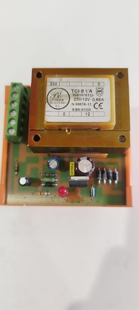 Fuente Alimentación 12V DC.
