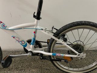 Bicicleta niña Btwin 20 blanca y azul