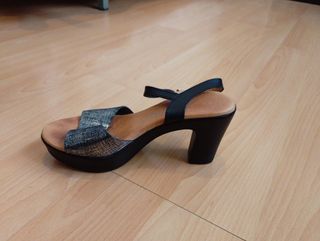Sandalias verano negras y plateadas