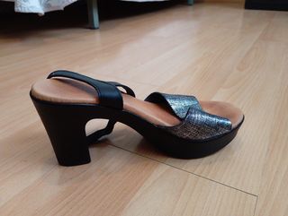 Sandalias verano negras y plateadas