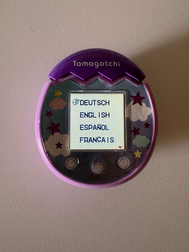 Tamagotchi Morado Idiomas