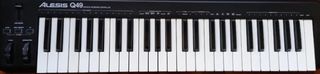Teclado Alesis Q49
