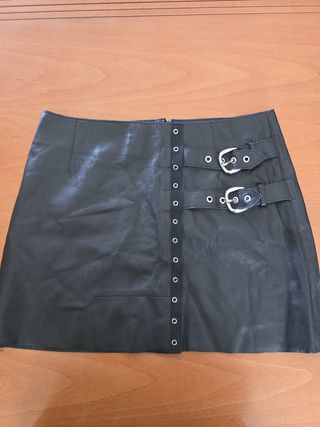 Minigonna in pelle tgS, mai stata indossata. 