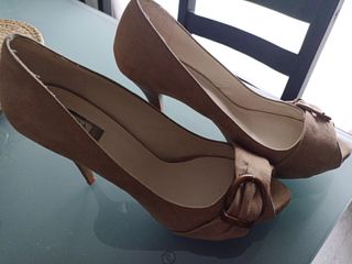 Zapatos de tacón Zara beige