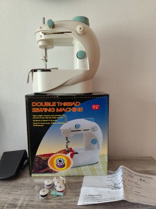 Macchina da cucire portatile