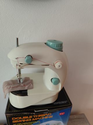 Macchina da cucire portatile