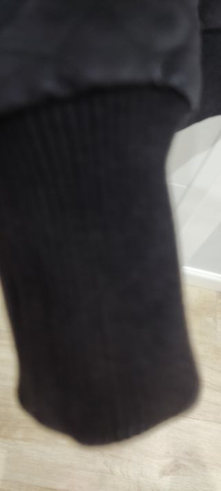 Cazadora acolchada mujer negra y roja