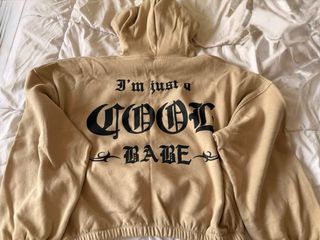 Sudadera beige con capucha