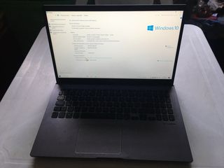 Portátil ASUS 12 de RAM 1 TERA HDD