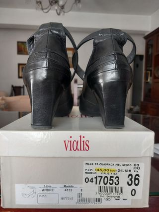 Zapatos negros salón tacón cuadrado correa tobillo