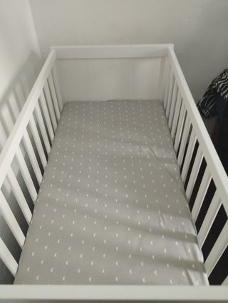 Cuna blanca para bebé