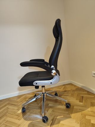 Silla de oficina giratoria negra