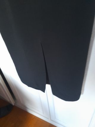 Vestido negro elegante con lazo