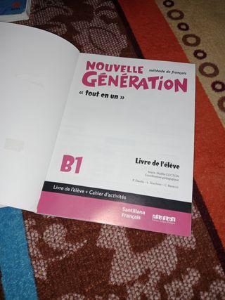 Un libro de Frances tour en un 