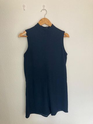 Mono elegante azul marino sin mangas