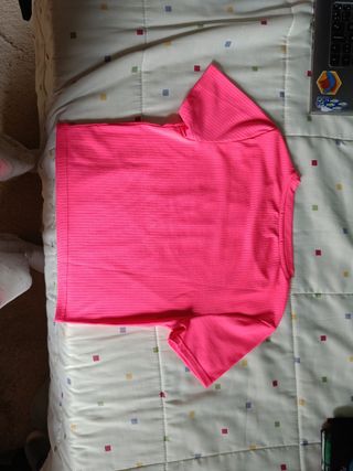 Top rosa fucsia de canalé