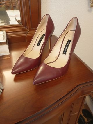 Zapatos de tacón Zara burdeos talla 38