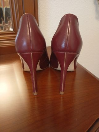 Zapatos de tacón Zara burdeos talla 38