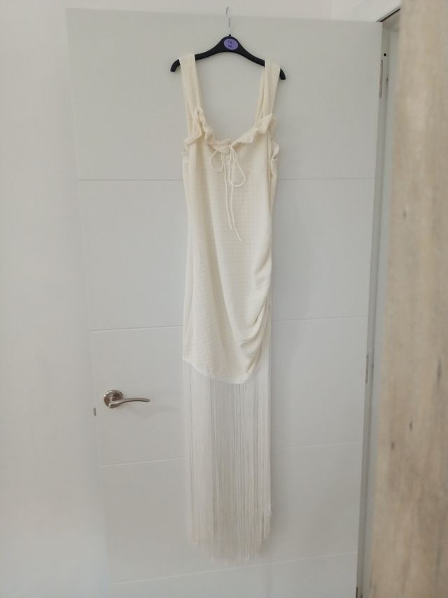 Vestido blanco con flecos